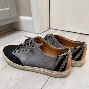 TCG Mens size 10 Leather and Suede w/ Accent Print